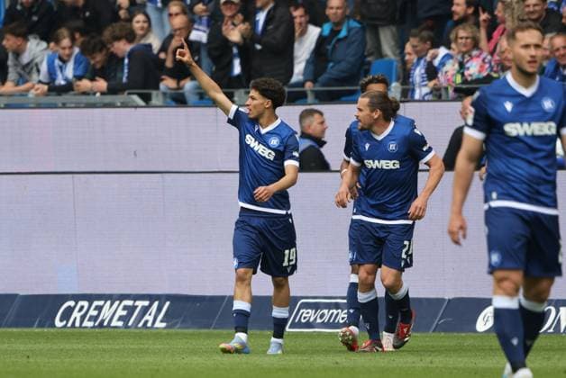 04.05.2025, Fussball, Herren, 2. Bundesliga, Saison 2024 2025, Karlsruher SC - 1. FC Kaiserslautern, Torjubel zum 1:0, Torschütze: Louey Ben Farhat (Karlsruher SC) Karlsruhe BBBank Wildpark Baden-Württemberg Deutschland (DE)