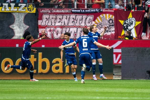 2. Bundesliga: Karlsruher SC - 1. FC Kaiserslautern; 04.05.2025 Jubel nach dem Tor zum 1:0 durch Louey Ben Farhat (Karlsruher SC, 19) 2. Bundesliga: Karlsruher SC - 1. FC Kaiserslautern, 04.05.2025 im BBBank Wildpark Stadion, Karlsruhe. DFL REGULATIONS PROHIBIT ANY USE OF PHOTOGRAPHS AS IMAGE SEQUENCES AND OR QUASI-VIDEO.