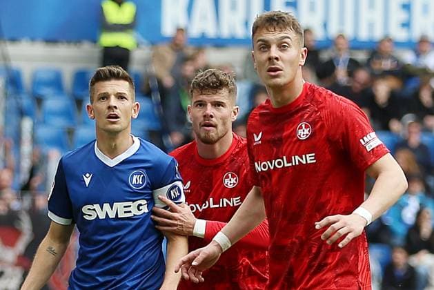 04.05.2025, xrekx, Fussball 2.Bundesliga, Karlsruher SC - 1.FC Kaiserslautern v.l. Marvin Wanitzek (Karlsruher SC) Jan Elvedi (1.FC Kaiserslautern) Filip Kaloc (1.FC Kaiserslautern) (DFL DFB REGULATIONS PROHIBIT ANY USE OF PHOTOGRAPHS as IMAGE SEQUENCES and or QUASI-VIDEO) Karlsruhe