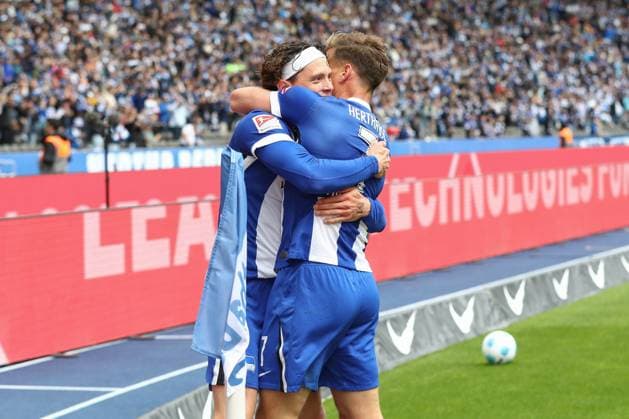 04.05.2025, xtgx, Fussball - 2.Bundesliga, Hertha BSC Berlin - SpVgg Greuther Fuerth emspor, v.l. Jubel nach dem 1:0 durch Fabian Reese (Hertha, 11) (DFL DFB REGULATIONS PROHIBIT ANY USE OF PHOTOGRAPHS as IMAGE SEQUENCES and or QUASI-VIDEO) Berlin