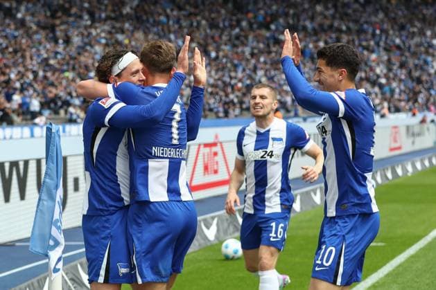 04.05.2025, xtgx, Fussball - 2.Bundesliga, Hertha BSC Berlin - SpVgg Greuther Fuerth emspor, v.l. Jubel nach dem 1:0 durch Fabian Reese (Hertha, 11) (DFL DFB REGULATIONS PROHIBIT ANY USE OF PHOTOGRAPHS as IMAGE SEQUENCES and or QUASI-VIDEO) Berlin