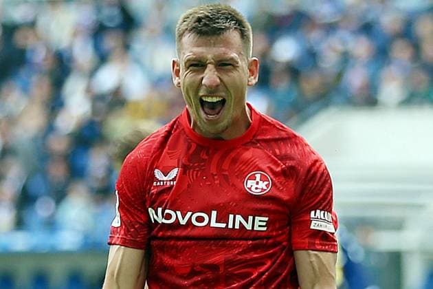 04.05.2025, xrekx, Fussball 2.Bundesliga, Karlsruher SC - 1.FC Kaiserslautern v.l. Torjubel nach dem Tor zum 2:2 celebrating the goal celebrate durch Daniel Hanslik (1.FC Kaiserslautern) (DFL DFB REGULATIONS PROHIBIT ANY USE OF PHOTOGRAPHS as IMAGE SEQUENCES and or QUASI-VIDEO) Karlsruhe