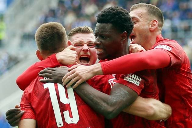 04.05.2025, xrekx, Fussball 2.Bundesliga, Karlsruher SC - 1.FC Kaiserslautern v.l. Torjubel nach dem Tor zum 2:2 celebrating the goal celebrate durch Daniel Hanslik (1.FC Kaiserslautern) mit Marlon Ritter (1.FC Kaiserslautern) Ragnar Ache (1.FC Kaiserslautern) Luca Sirch (1.FC Kaiserslautern) (DFL DFB REGULATIONS PROHIBIT ANY USE OF PHOTOGRAPHS as IMAGE SEQUENCES and or QUASI-VIDEO) Karlsruhe