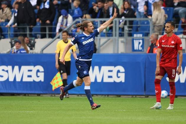 04.05.2025, Fussball, Herren, 2. Bundesliga, Saison 2024 2025, Karlsruher SC - 1. FC Kaiserslautern, Torjubel zum 2:1, Torschütze: Sebastian Jung (Karlsruher SC) Karlsruhe BBBank Wildpark Baden-Württemberg Deutschland (DE)