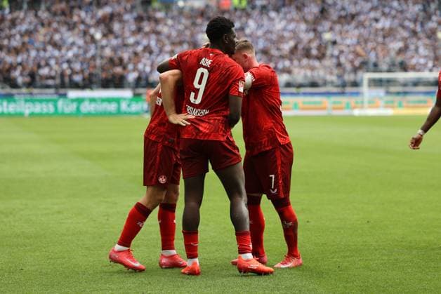 04.05.2025, Fussball, Herren, 2. Bundesliga, Saison 2024 2025, Karlsruher SC - 1. FC Kaiserslautern, Torjubel zum 2:2, Torschütze: Daniel Hanslik (1. FC Kaiserslautern) Karlsruhe BBBank Wildpark Baden-Württemberg Deutschland (DE)