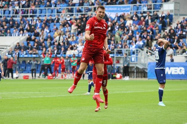 04.05.2025, Fussball, Herren, 2. Bundesliga, Saison 2024 2025, Karlsruher SC - 1. FC Kaiserslautern, Torjubel zum 2:, Torschütze: Daniel Hanslik (1. FC Kaiserslautern) Karlsruhe BBBank Wildpark Baden-Württemberg Deutschland (DE)