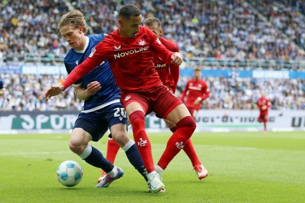 04.05.2025, xrekx, Fussball 2.Bundesliga, Karlsruher SC - 1.FC Kaiserslautern v.l. David Herold (Karlsruher SC) Kenny-Prince Redondo (1.FC Kaiserslautern) Zweikampf, Aktion, action, battle for the ball (DFL DFB REGULATIONS PROHIBIT ANY USE OF PHOTOGRAPHS as IMAGE SEQUENCES and or QUASI-VIDEO) Karlsruhe
