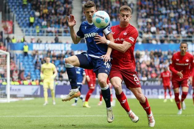 04.05.2025, xrekx, Fussball 2.Bundesliga, Karlsruher SC - 1.FC Kaiserslautern v.l. Marvin Wanitzek (Karlsruher SC) Filip Kaloc (1.FC Kaiserslautern) Zweikampf, Aktion, action, battle for the ball (DFL DFB REGULATIONS PROHIBIT ANY USE OF PHOTOGRAPHS as IMAGE SEQUENCES and or QUASI-VIDEO) Karlsruhe