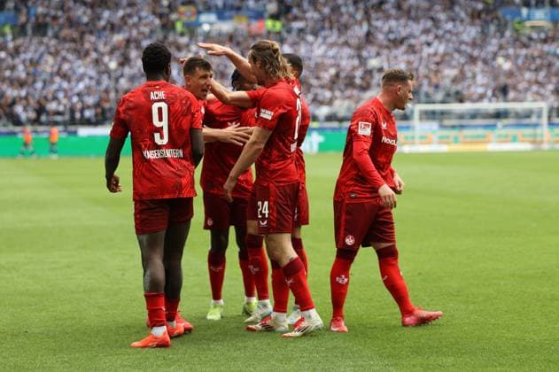 04.05.2025, Fussball, Herren, 2. Bundesliga, Saison 2024 2025, Karlsruher SC - 1. FC Kaiserslautern, Torjubel zum 2:2, Torschütze: Daniel Hanslik (1. FC Kaiserslautern) Karlsruhe BBBank Wildpark Baden-Württemberg Deutschland (DE)