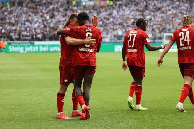 04.05.2025, Fussball, Herren, 2. Bundesliga, Saison 2024 2025, Karlsruher SC - 1. FC Kaiserslautern, Torjubel zum 2:2, Torschütze: Daniel Hanslik (1. FC Kaiserslautern) Karlsruhe BBBank Wildpark Baden-Württemberg Deutschland (DE)