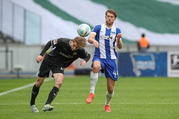 04.05.2025, xtgx, Fussball - 2.Bundesliga, Hertha BSC Berlin - SpVgg Greuther Fuerth emspor, v.l. Marco John (Fuerth, 24), Linus Gechter (Hertha, 44) Zweikampf, Duell, Kampf, tackle (DFL DFB REGULATIONS PROHIBIT ANY USE OF PHOTOGRAPHS as IMAGE SEQUENCES and or QUASI-VIDEO) Berlin