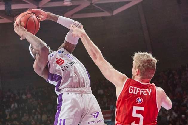 Deutsche Basketball Bundesliga (BBL), FC Bayern München Basketball vs BG Göttingen, München FC Bayern Basketball, Göttingen BG, 2025-05-04 in München (BMW Park) GIFFEY Niels (FC Bayern Basketball FCBB05 Small Forward), OHAMS Chuba (BG Göttingen GOT11 Power Forward) sportworld München BMW Park Bayern Deutschland *** German Basketball Bundesliga BBL , FC Bayern Munich Basketball vs BG Göttingen, Munich FC Bayern Basketball, Göttingen BG, 2025 05 04 in Munich BMW Park GIFFEY Niels FC Bayern Basketball FCBB05 Small Forward , OHAMS Chuba BG Göttingen GOT11 Power Forward sportworld Munich BMW Park Bayern Germany