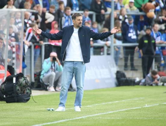 04.05.2025, xgrfx, Fussball Google Pixel Frauen-Bundesliga, Eintracht Frankfurt - TSG Hoffenheim v.l. Niko Arnautis (Eintracht Frankfurt) (DFL DFB REGULATIONS PROHIBIT ANY USE OF PHOTOGRAPHS as IMAGE SEQUENCES and or QUASI-VIDEO) Frankfurt am Main