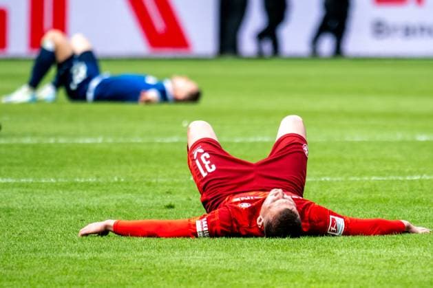 2. Bundesliga: Karlsruher SC - 1. FC Kaiserslautern; 04.05.2025 Enttäuschung bei beiden Mannschaften nach dem Unentschieden, Luca Sirch (1. FC Kaiserslautern 31) 2. Bundesliga: Karlsruher SC - 1. FC Kaiserslautern, 04.05.2025 im BBBank Wildpark Stadion, Karlsruhe. DFL REGULATIONS PROHIBIT ANY USE OF PHOTOGRAPHS AS IMAGE SEQUENCES AND OR QUASI-VIDEO.