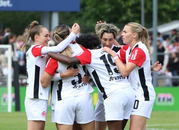 04.05.2025, xgrfx, Fussball Google Pixel Frauen-Bundesliga, Eintracht Frankfurt - TSG Hoffenheim v.l. Tor, Tanja Pawollek (Eintracht Frankfurt) (DFL DFB REGULATIONS PROHIBIT ANY USE OF PHOTOGRAPHS as IMAGE SEQUENCES and or QUASI-VIDEO) Frankfurt am Main