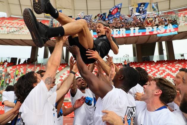 Sport Bilder des Tages Festeggiamenti per la prozione in Serie A del PIsa dopo la partita tra Bari vs Pisa del Campionato italiano di calcio Serie BKT 2024 2025 - Stadio San Nicola, Bari, Italia - 05 Maggio 2025 - (foto di Donato Fasano LaPresse)  Copyright: xDonatoxFasano LaPressex