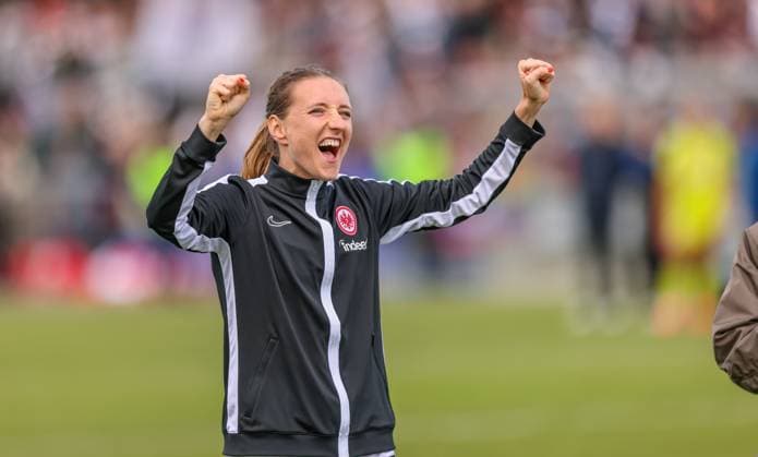 GER, Frankfurt, Eintracht Frankfurt vs TSG Hoffenheim, Google Pixel Bundesliga, Fussball, DFB, Spielzeit 2024 2025, Stadion am Bretanobad, 21. Spieltag, im Bild: Lara Prasnikar (Eintracht Frankfurt Frauen 7) jubelt über den Sieg DFB DFL REGULATIONS PROHIBIT ANY USE OF PHOTOGRAPHS AS IMAGE SEQUENCES AND OR QUASI-VIDEO, 04.05.2025, Copyright: HMBxMedia HendrikxHamelau