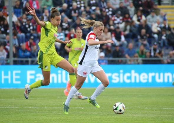 04.05.2025, xgrfx, Fussball Google Pixel Frauen-Bundesliga, Eintracht Frankfurt - TSG Hoffenheim v.l. Laura Freigang (Eintracht Frankfurt) (DFL DFB REGULATIONS PROHIBIT ANY USE OF PHOTOGRAPHS as IMAGE SEQUENCES and or QUASI-VIDEO) Frankfurt am Main