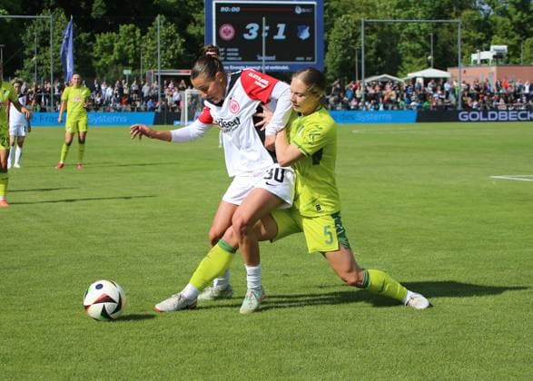 04.05.2025, xgrfx, Fussball Google Pixel Frauen-Bundesliga, Eintracht Frankfurt - TSG Hoffenheim v.l. Carlotta Wamser (Eintracht Frankfurt), Jamilla Rankin (TSG Hoffenheim) (DFL DFB REGULATIONS PROHIBIT ANY USE OF PHOTOGRAPHS as IMAGE SEQUENCES and or QUASI-VIDEO) Frankfurt am Main