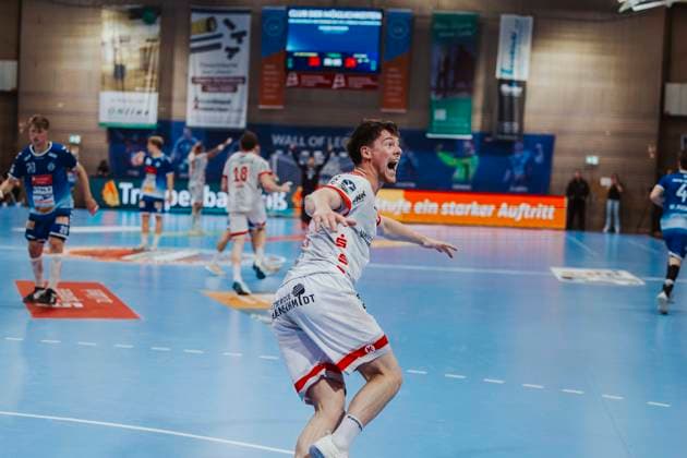VfL Luebeck-Schwartau vs. TuS Ferndorf, Handball, 2. Bundesliga, 04.05.25 Julius Fanger (Nr. 8, Tus Ferndorf) jubelt VfL Luebeck-Schwartau vs. TuS Ferndorf, Handball, 2. Bundesliga, 04.05.25 Luebeck Hansehalle Schleswig-Holstein Germany