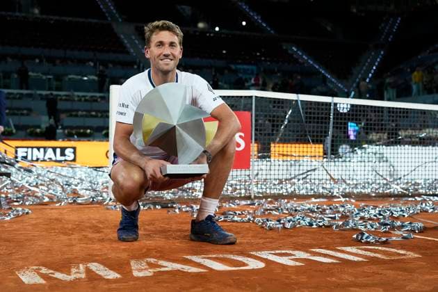 Mutua Madrid Open - Day Thirteen Casper Ruud celebrates with the trophy after winning the Men s Singles final match between Casper Ruud of Norway and Jack Draper of Great Britain on Day Thirteen of the Mutua Madrid Open 2025, ATP, Tennis Herren Masters 1000 and WTA, Tennis Damen 1000, tournament celebrates at La Caja Magica on May 04, 2025 in Madrid, Spain. Madrid Spain  Copyright: xJosexBretonx originalFilename:bretonhernandez-mutuamad250504_npnQZ.jpg