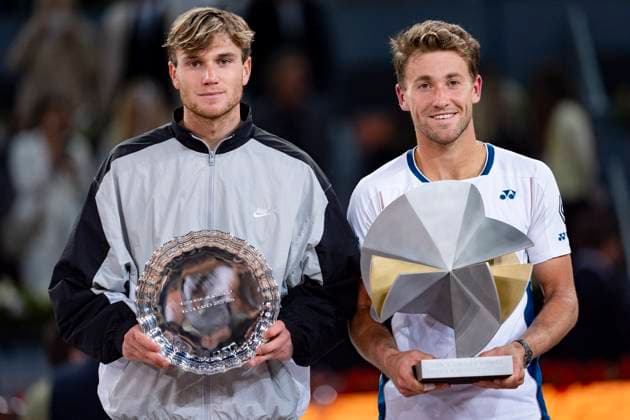 Mutua Madrid Open 2025 Casper Ruud of Norway (R) and runner-up Jack Draper of Great Britain pose for a photo with their trophies after the Men s Singles Final during the Mutua Madrid Open 2025 tournament celebrated at La Caja Magica on May 04, 2025 in Madrid, Spain. Madrid La Caja Magica Madrid Spain Copyright: xAlbertoxGardinx AGardin_20250504_Mutua_Madrid_Open_0621