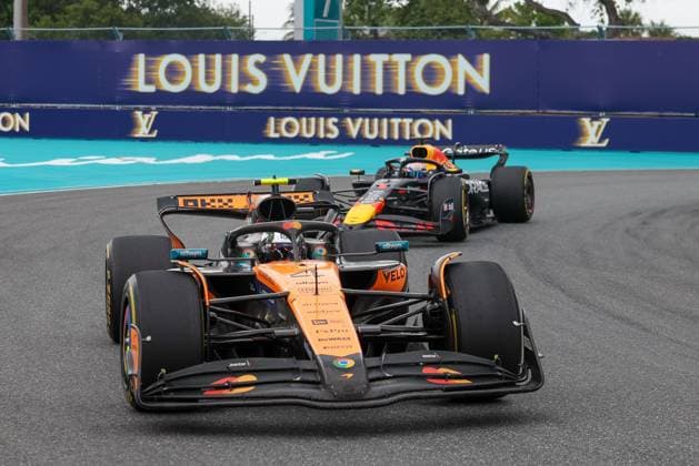 Duell, Lando Norris (McLaren Formula 1 Team), Max Verstappen (Oracle Red Bull Racing), Grosser Preis von Miami, Motorsport, Herren, Formel 1, Rennen, 04.05.2025 Miami Florida USA