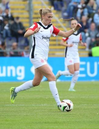 04.05.2025, xgrfx, Fussball Google Pixel Frauen-Bundesliga, Eintracht Frankfurt - TSG Hoffenheim v.l. Laura Freigang (Eintracht Frankfurt) (DFL DFB REGULATIONS PROHIBIT ANY USE OF PHOTOGRAPHS as IMAGE SEQUENCES and or QUASI-VIDEO) Frankfurt am Main