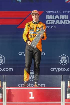 Siegerehrung auf dem Podium, Winner, Sieger, Oscar Piastri (McLaren Formula 1 Team), Grosser Preis von Miami, Motorsport, Herren, Formel 1, Rennen, 04.05.2025 Miami Florida USA