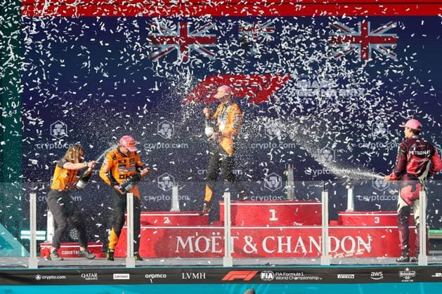 Champagner-Dusche auf dem Podium, Marketing Director Louise McEwen, 2 Platz Lando Norris (McLaren Formula 1 Team), Winner, Sieger, Oscar Piastri (McLaren Formula 1 Team), 3 Platz George Russell (Mercedes-AMG Petronas), Grosser Preis von Miami, Motorsport, Herren, Formel 1, Rennen, 04.05.2025 Miami Florida USA