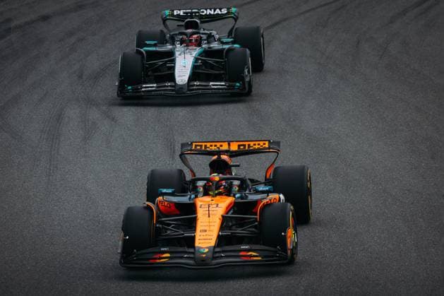 F1 - MIAMI GRAND PRIX 2025 81 PIASTRI Oscar (aus), McLaren F1 Team MCL39, 63 RUSSELL George (gbr), Mercedes AMG F1 Team W16, action during the Formula 1 Crypto.com Miami Grand Prix 2025, 6th round of the 2025 FIA Formula One World Championship, WM, Weltmeisterschaft from May 2 to 4, 2025 on the Miami International Autodrome, in Miami Gardens, Florida, United States of America - Miami GardensUnited States Copyright: xANTONINxVINCENTx