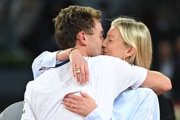 Casper Ruud Wins Mutua Madrid Open - Madrid Casper Ruud (NOR) with his girlfriend Maria Galligani when he wins his first Masters 1000 title at the Tennis Mutua Madrid Open in Madrid , Spain, on May, 4, 2025. Photo by Corinne Dubreuil ABACAPRESS.COM Madrid Spain  Copyright: xDubreuilxCorinne ABACAx