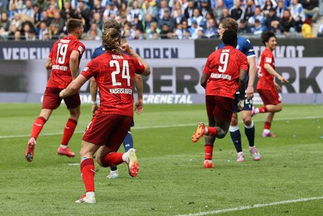04.05.2025, Fussball, Herren, 2. Bundesliga, Saison 2024 2025, Karlsruher SC - 1. FC Kaiserslautern, Torjubel zum 1:1, Torschütze: Jan Elvedi (1. FC Kaiserslautern) Karlsruhe BBBank Wildpark Baden-Württemberg Deutschland (DE)