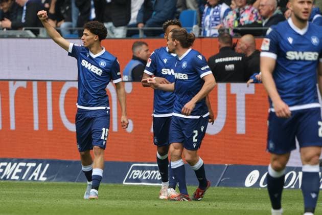 04.05.2025, Fussball, Herren, 2. Bundesliga, Saison 2024 2025, Karlsruher SC - 1. FC Kaiserslautern, Torjubel zum 1:0, Torschütze: Louey Ben Farhat (Karlsruher SC) Karlsruhe BBBank Wildpark Baden-Württemberg Deutschland (DE)