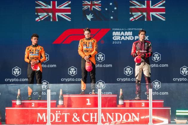Lando Norris (McLaren Formula 1 Team, Großbritannien, 04), Oscar Piastri (McLaren Formula 1 Team, Australien, 81), George Russell (Mercedes-AMG Petronas F1 Team, Großbritannien, 63) auf dem Podium bei der Siegerehrung, USA, Formel 1 Weltmeisterschaft, Crypto.com Miami Grand Prix, Rennen, Miami International Autodrome, Saison 2025, 04.05.2025 USA, Formel 1 Weltmeisterschaft, Crypto.com Miami Grand Prix, Miami International Autodrome, Saison 2025, 04.05.2025 Miami Copyright: xEibner-Pressefoto MaëvaxBurillox EP_MBO