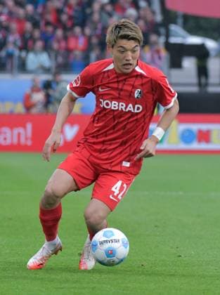 04.05.2025, xblx, Fussball 1.Bundesliga, SC Freiburg - Bayer 04 Leverkusen v.l. Ritsu Doan (SC Freiburg), FREISTELLER, EINZELBILD (DFL DFB REGULATIONS PROHIBIT ANY USE OF PHOTOGRAPHS as IMAGE SEQUENCES and or QUASI-VIDEO) Freiburg
