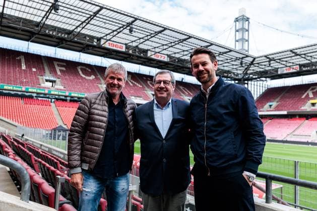 1. FC Köln Pressekonferenz Vorstellung Friedhelm Funkel; 05.05.2025 Friedhelm Funkel (Cheftrainer 1. FC Köln), Dr. Werner Wolf (Präsident 1. FC Köln), Thomas Kessler (Sportdirektor 1. FC Köln) posieren im Stadion Pressekonferenz 1. FC Köln Vorstellung Friedhelm Funkel als neuer Cheftrainer; Geissbockheim, 05.05.2025