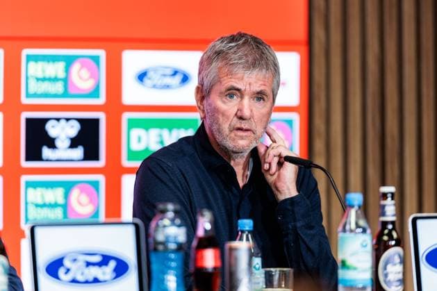1. FC Köln Pressekonferenz Vorstellung Friedhelm Funkel; 05.05.2025 Friedhelm Funkel (Cheftrainer, Trainer 1. FC Köln) Pressekonferenz 1. FC Köln Vorstellung Friedhelm Funkel als neuer Cheftrainer; Geissbockheim, 05.05.2025