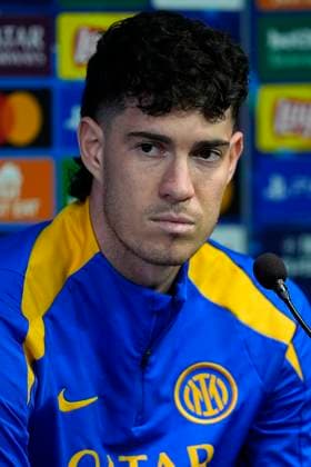 May 5, 2025, Milan, Milan, Italy: Alessandro Bastoni of Inter attends his press conference, PK, Pressekonferenz ahead of their UEFA Champions League 2024 25 semi final first second leg match against FC Barcelona, Barca at Giuseppe Meazza Stadium on May 05, 2025 in Milan, Italy. Milan Italy - ZUMAa181 20250505_zaa_a181_006 Copyright: xDennisxAgyemanx