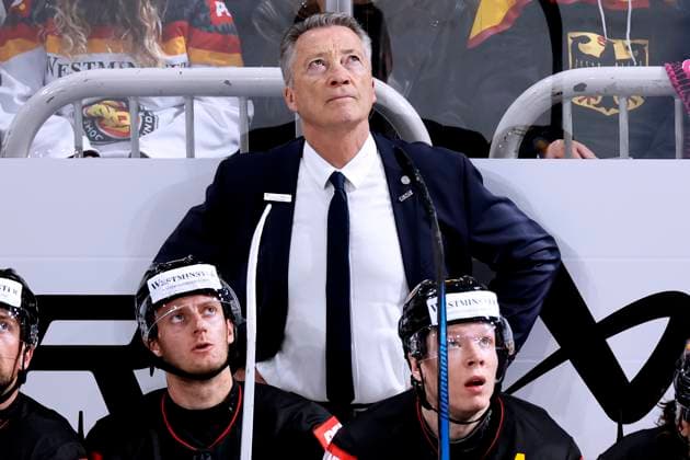 KREIS Harold Trainer Team Deutschland mit WIEDERER Manuel und MUELLER Jonas DEB Eishockey Laendersspiel Deutschland - USA am 04.05.2025 in Duesseldorf *** KREIS Harold Trainer Team Germany with WIEDERER Manuel and MUELLER Jonas DEB ice hockey international match Germany USA on 04 05 2025 in Duesseldorf Copyright: xLacixPerenyix