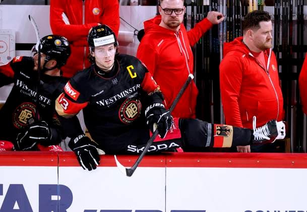 SEIDER Moritz Kapitaen Team Deutschland DEB Eishockey Laendersspiel Deutschland - USA am 04.05.2025 in Duesseldorf *** SEIDER Moritz Capitaen Team Germany DEB Eishockey Laendersspiel Deutschland USA am 04 05 2025 in Duesseldorf Copyright: xLacixPerenyix