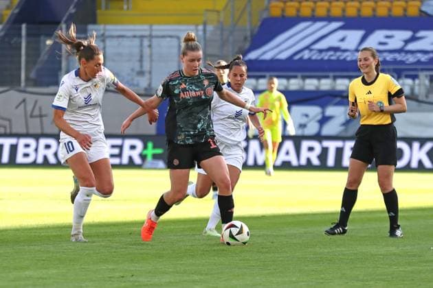 1. Bundesliga Frauen: FC Carl Zeiss Jena vs. FC Bayern München, 05.05.25 Alara Sehitler (14, Bayern München) am Ball. Fußball, Google Pixel Frauen-Bundesliga, Saison 2024 2025, 21. Spieltag: FC Carl Zeiss Jena vs. FC Bayern München am 05.05.25, Ernst-Abbe-Sportfeld, ad hoc Arena, Jena. DFB REGULATIONS PROHIBIT ANY USE OF PHOTOGRAPHS AS IMAGE SEQUENCES AND OR QUASI-VIDEO. Copyright: xBEAUTIFULxSPORTS JanxKaeferx