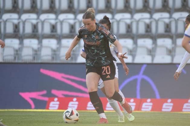 GER, Jena, Fußballl, Google Pixel Frauen Bundesliga, 21. Spieltag, FC Carl-Zeiss Jena vs. FC Bayern Muenchen im Bild v.l.: Franziska Kett (FC Bayern 20), mit Ball 05.05.2025, Ernst-Abbe Sportfeld Jena DFL DFB REGULATIONS PROHIBIT ANY USE OF PHOTOGRAPHS AS IMAGE SEQUENCES AND OR QUASI-VIDEO, Copyright: HMBxMedia PaulxFritz