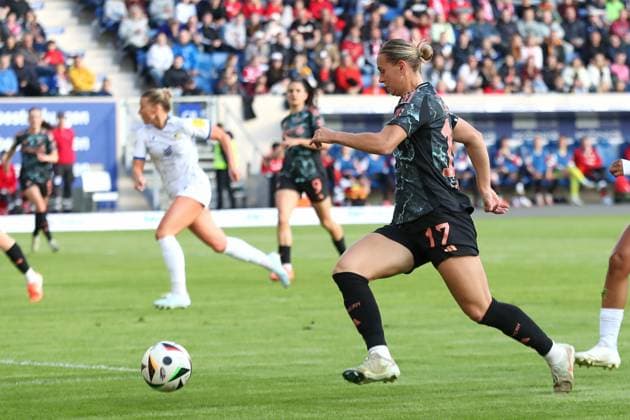 1. Bundesliga Frauen: FC Carl Zeiss Jena vs. FC Bayern München, 05.05.25 Klara Bühl (17, Bayern München). Fußball, Google Pixel Frauen-Bundesliga, Saison 2024 2025, 21. Spieltag: FC Carl Zeiss Jena vs. FC Bayern München am 05.05.25, Ernst-Abbe-Sportfeld, ad hoc Arena, Jena. DFB REGULATIONS PROHIBIT ANY USE OF PHOTOGRAPHS AS IMAGE SEQUENCES AND OR QUASI-VIDEO. Copyright: xBEAUTIFULxSPORTS JanxKaeferx
