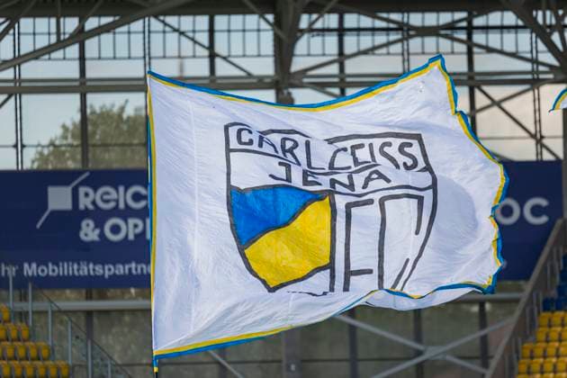 05.05.2025, xomx, Fussball Google Pixel Frauen-Bundesliga, Carl Zeiss Jena - FC Bayern Muenchen v.l. Fahne FCC (DFL DFB REGULATIONS PROHIBIT ANY USE OF PHOTOGRAPHS as IMAGE SEQUENCES and or QUASI-VIDEO) Jena