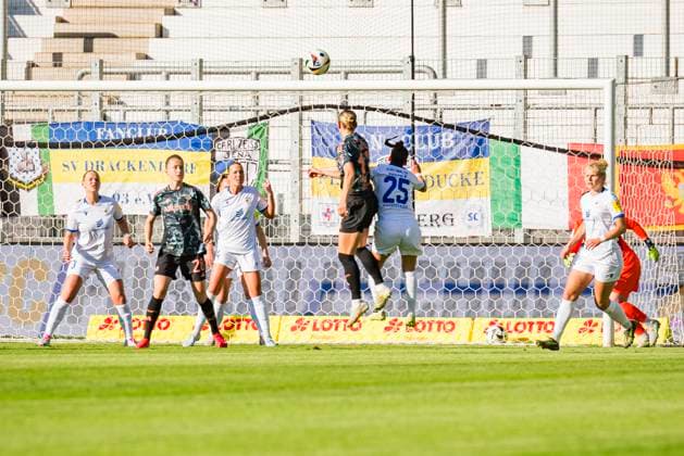 05.05.2025, xomx, Fussball Google Pixel Frauen-Bundesliga, Carl Zeiss Jena - FC Bayern Muenchen v.l. Chance FCB (DFL DFB REGULATIONS PROHIBIT ANY USE OF PHOTOGRAPHS as IMAGE SEQUENCES and or QUASI-VIDEO) Jena