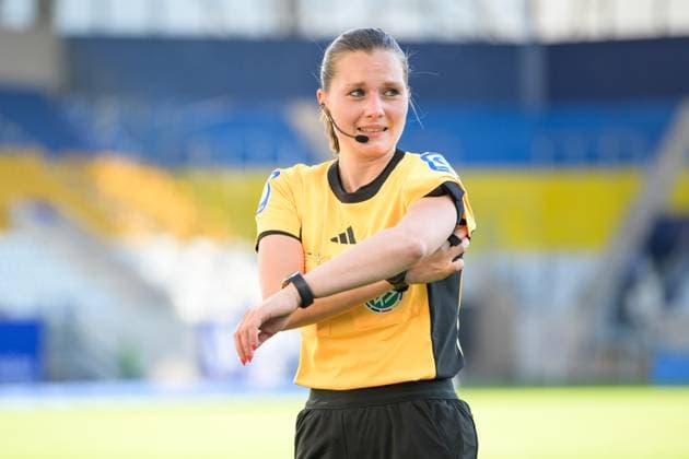 Fußball, Google Pixel Frauen Bundesliga, 20250505, FC Carl Zeiss Jena - FC Bayern München. Im Bild Schiedsrichterin Selina MENZEL. Jena Ernst-Abbe-Sportfeld Thüringen Deutschland Copyright: Passion2Press MarkusxFischerx