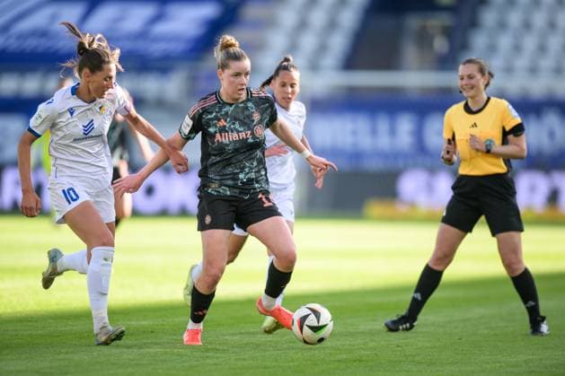 Fußball, Google Pixel Frauen Bundesliga, 20250505, FC Carl Zeiss Jena - FC Bayern München. Im Bild v.l. Merza JULEVIC (Jena, 10), Alara SEHITLER (Bayern, 14) Zweikampf Ball. Jena Ernst-Abbe-Sportfeld Thüringen Deutschland Copyright: Passion2Press MarkusxFischerx