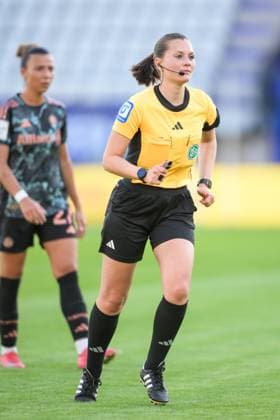 Fußball, Google Pixel Frauen Bundesliga, 20250505, FC Carl Zeiss Jena - FC Bayern München. Im Bild Schiedsrichterin Selina MENZEL. Jena Ernst-Abbe-Sportfeld Thüringen Deutschland Copyright: Passion2Press MarkusxFischerx
