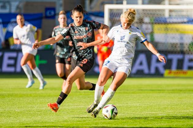 05.05.2025, xomx, Fussball Google Pixel Frauen-Bundesliga, Carl Zeiss Jena - FC Bayern Muenchen v.l. Fiona Gaißer (FC Carl Zeiss Jena) vorne am Ball. Jovana DamnjanoviÄ‡ (FC Bayern München) (DFL DFB REGULATIONS PROHIBIT ANY USE OF PHOTOGRAPHS as IMAGE SEQUENCES and or QUASI-VIDEO) Jena